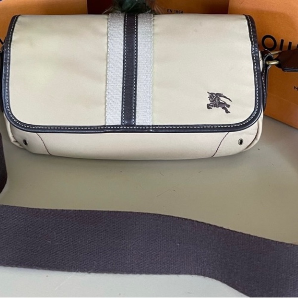 Burberry Crossbody. great bag